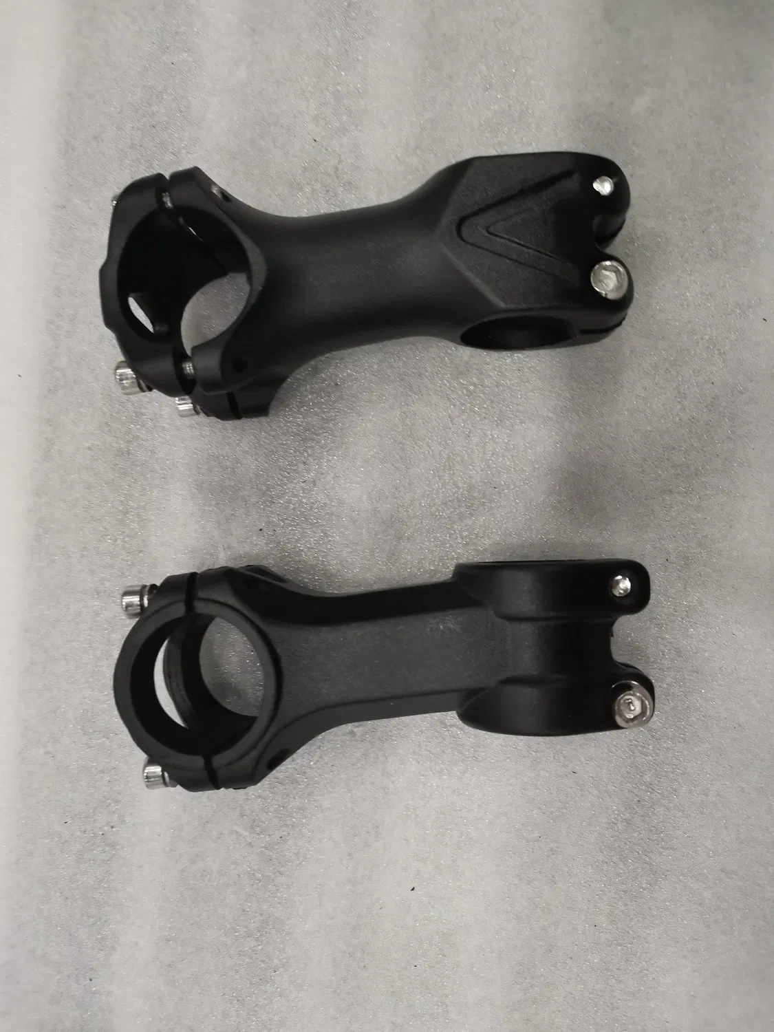 Сверхлегкий горный велосипед с ЧПУ радужного цвета с коротким выносом